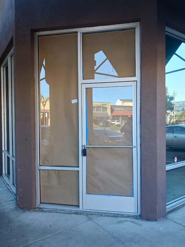 Commercial storefront glass replacement